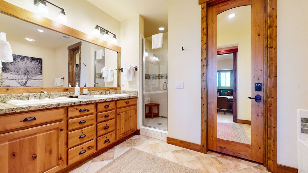 Snowcreek Vi The Lodges #1197 3 Bedroom Condo