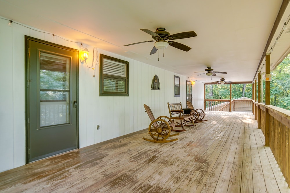 Kodak Getaway w/ Covered Decks + Game Room! view 3