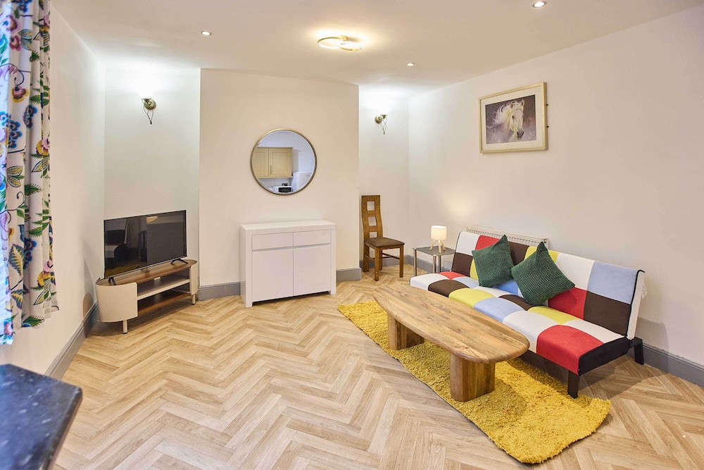 Host Stay Emporium Apartment A