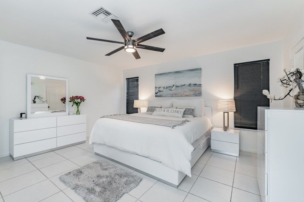 Fox Private Resort- Near Downtown & Beach 8 Bedroom Home