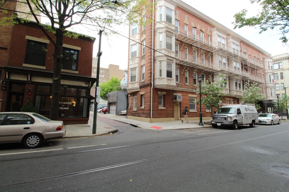 Hotel Midtown Suites - Image 1