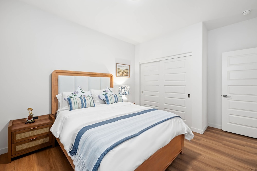 Spacious 5BR Getaway w Game Room Modern Comfort