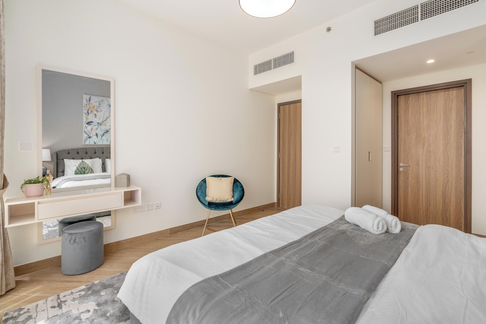 Whitesage - Super Spacious Apt with Dubai Garden Glow Views