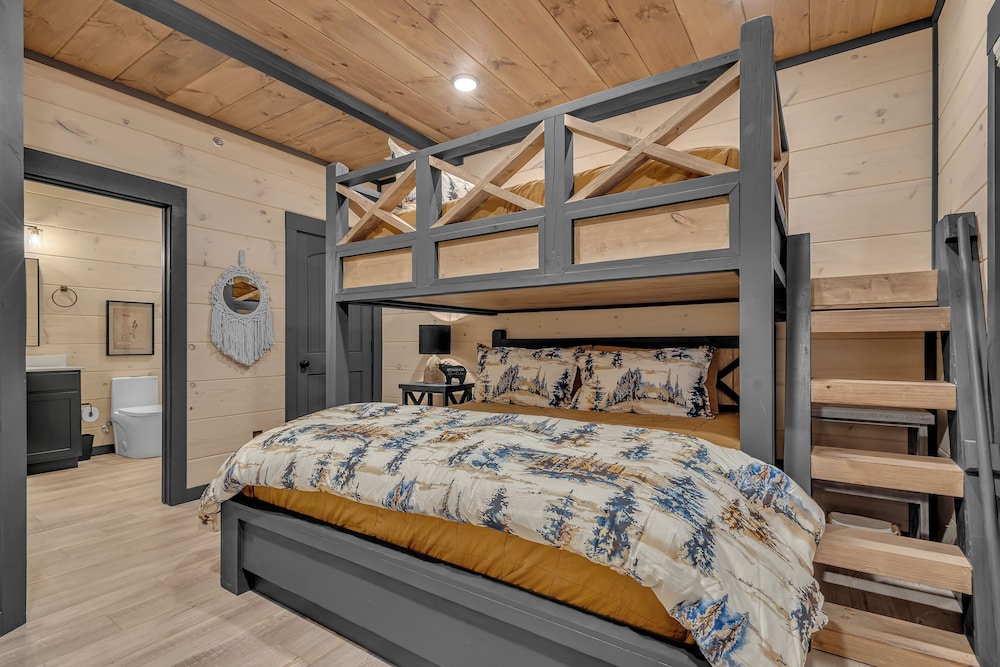 Pigeon Forge Large Cabins