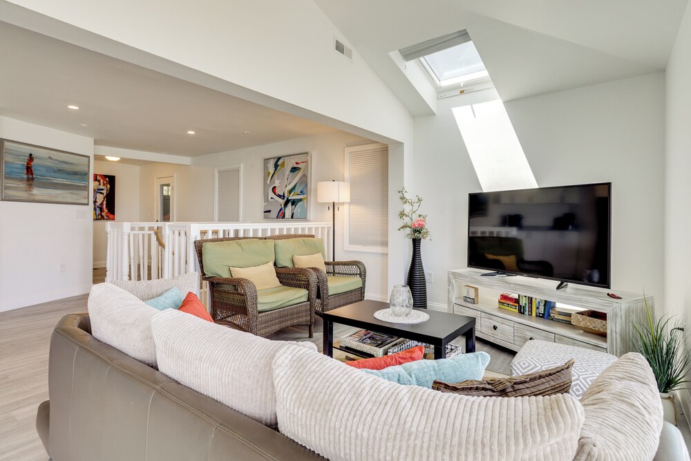 Oceanfront Cottage on Cape Cod Bay w/ Game Room