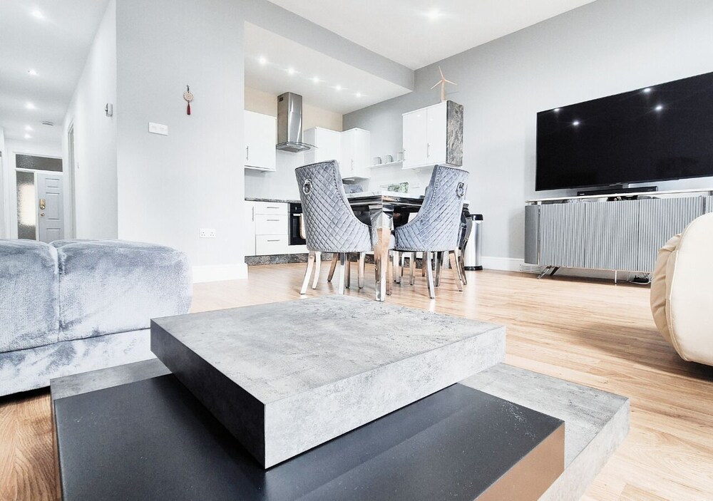 Stylish & Modern 2BR Flat