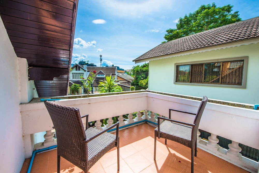 Nimman Elegant Garden Villa