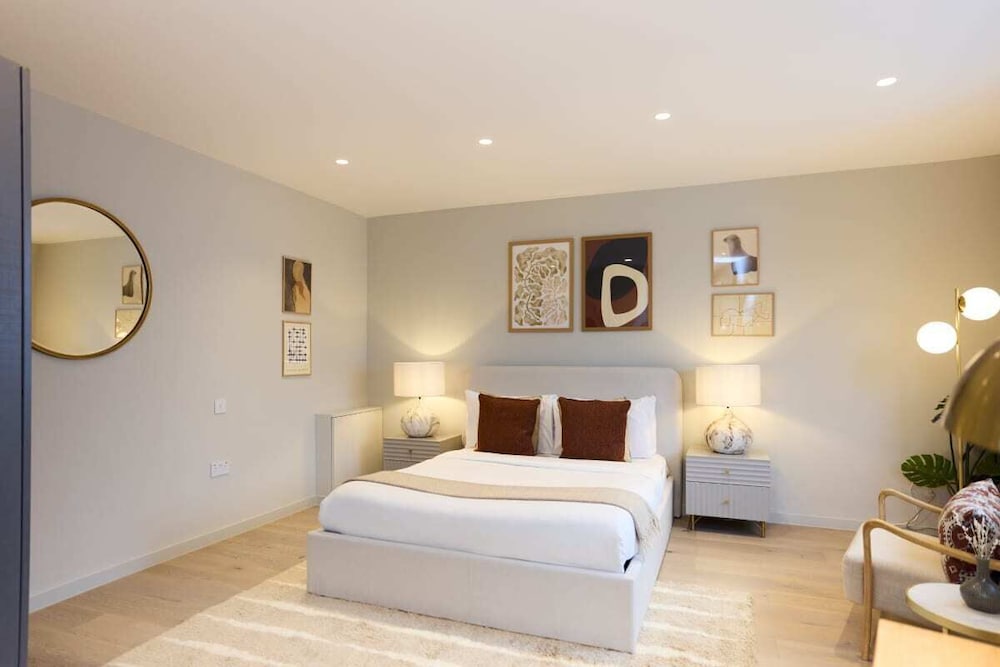 The Letchford Garden Mews - Elegant 2bdr House With Garden & Patio
