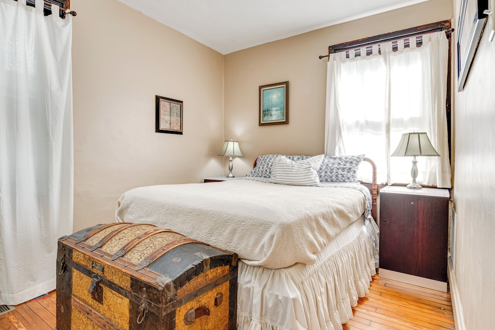 3 Mi to Dtwn Indy: 20th-century Apt w/ Fenced Yard