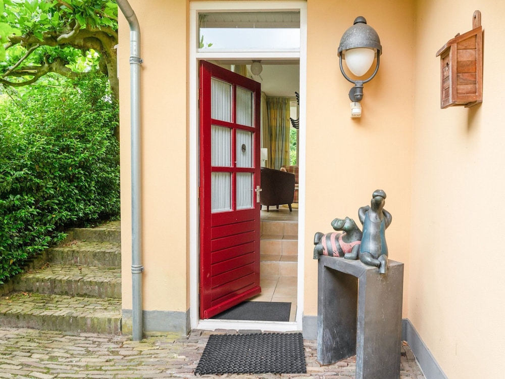 Picturesque Holiday Home in Oldenzaal With Jacuzzi