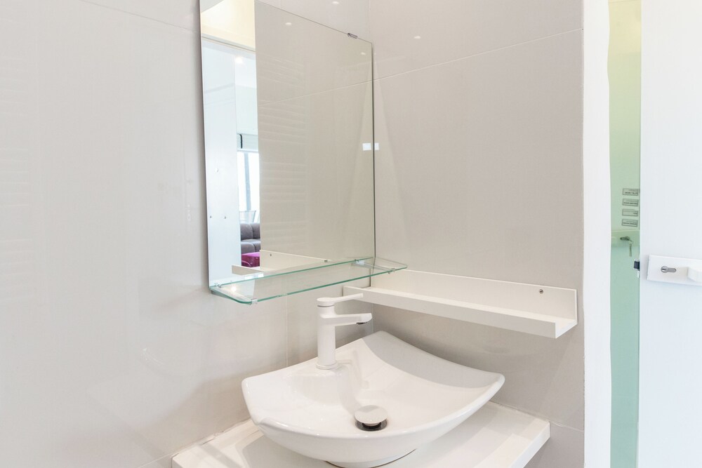 Marousi 2 Bd Luxury Living w Shared Pool