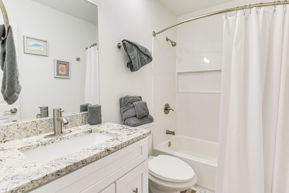 2 Mi to State Park: Dog-friendly Niceville Home