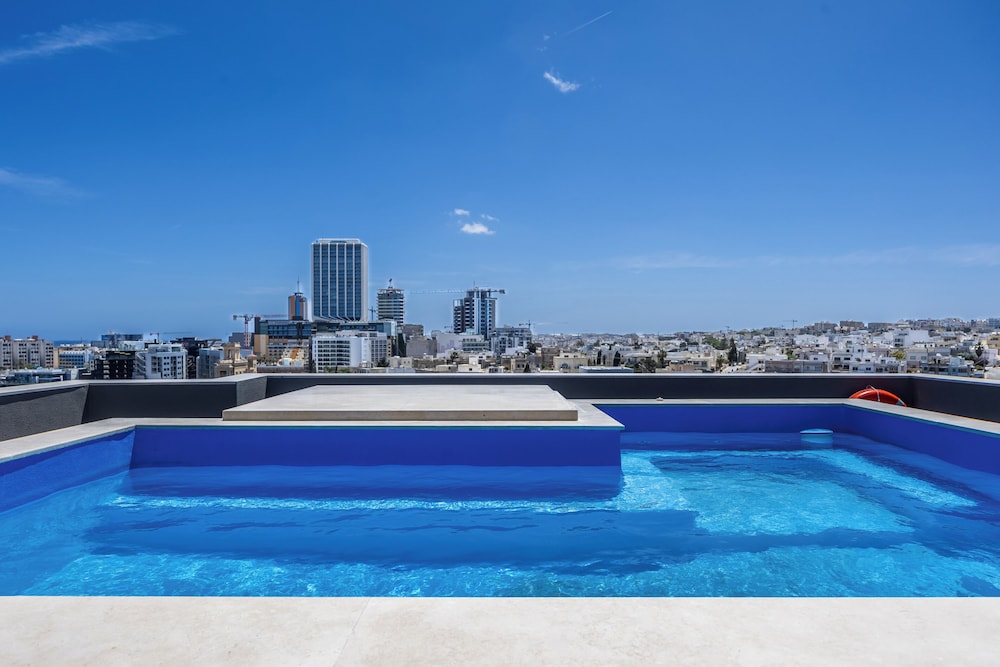 1 BR Penthouse for Couples & Families