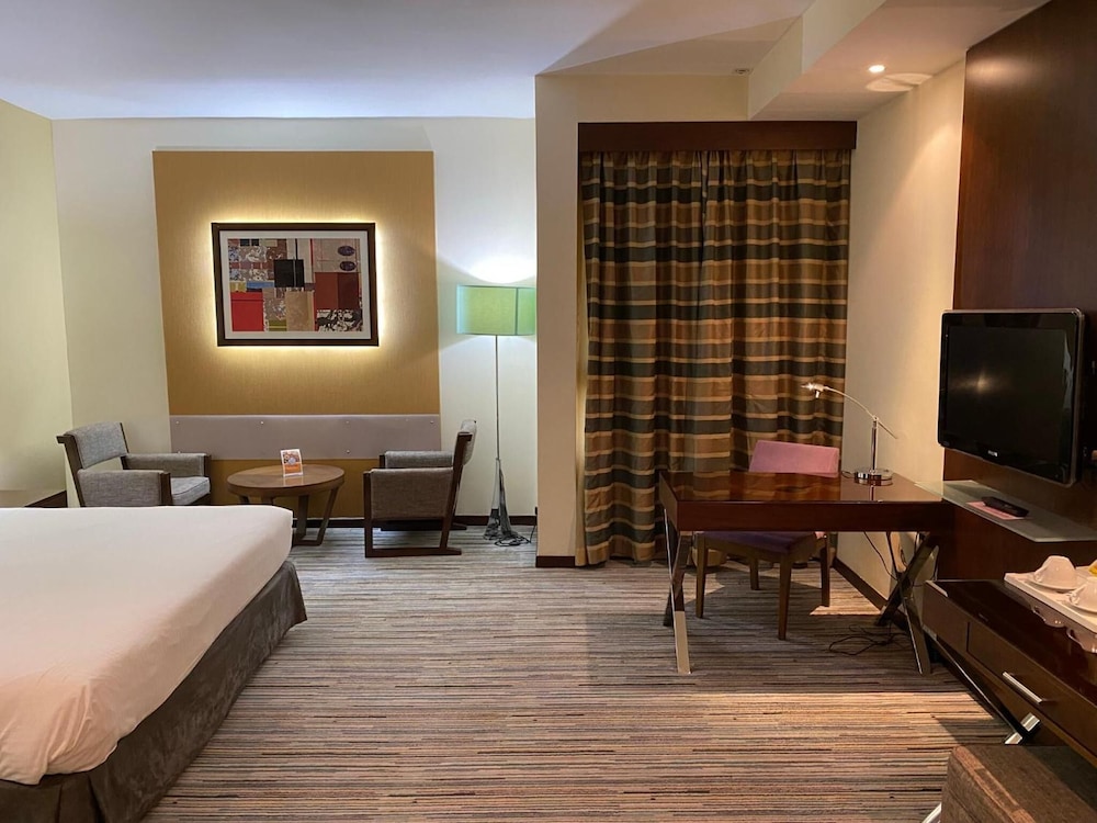 Abu Dhabi Vacations - Phoenix Plaza Hotel Apartments - Property Image 51