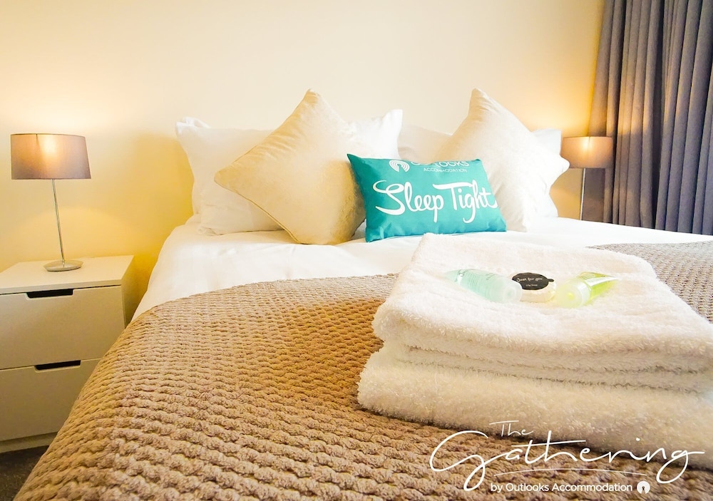 The Gathering Chester 3 Sleeps 14 Very Close to City Centre Racecourse Within Walls view 4