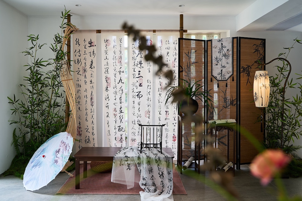 Miyue Shenzhen Tianlu Secret Wild Wizard Holiday Hotel