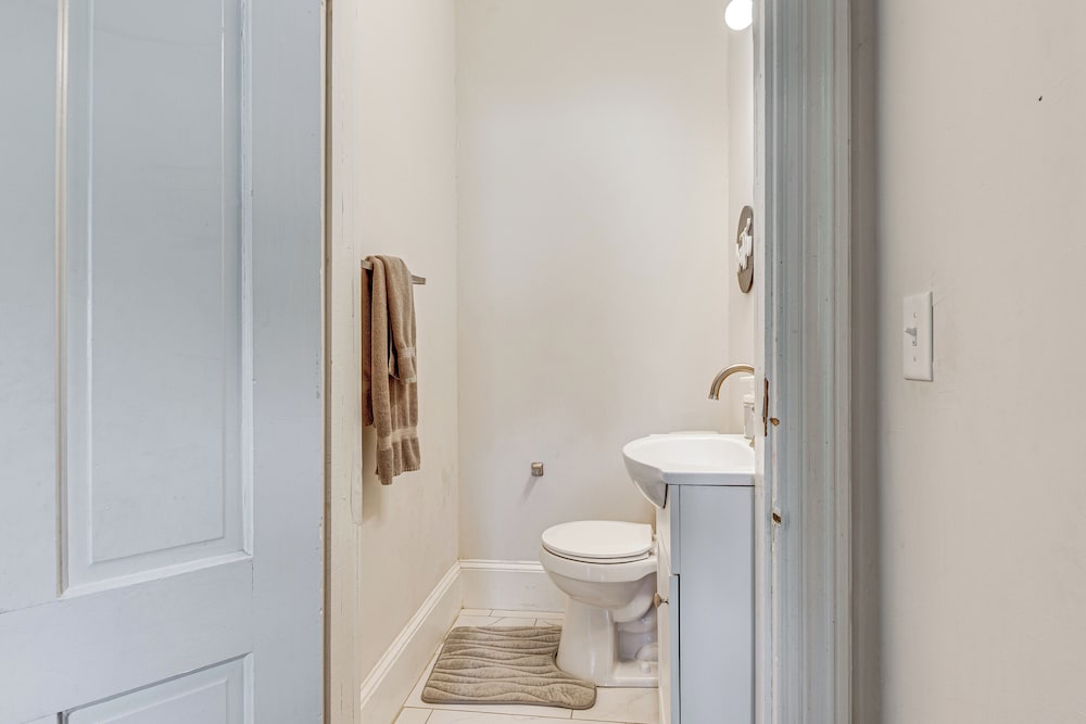1 Block to Main Street: Dtwn Stroudsburg Townhome!