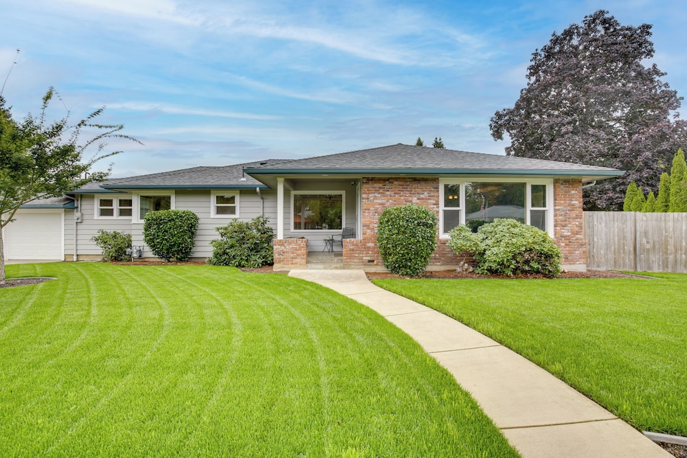 Willamette Valley Family Home w/ Fenced Yard