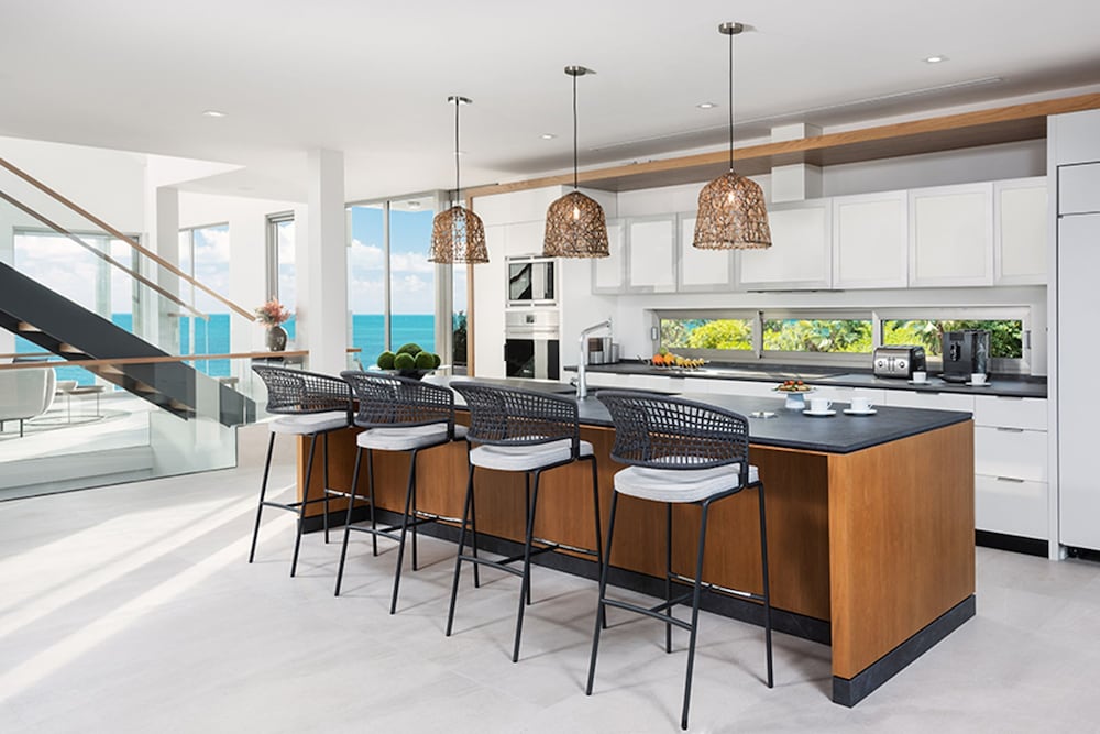 La Mer Villa West Luxury Oceanfront on Sapodilla Bay