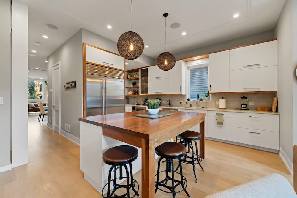Stunning 5BR Home With 2 Rooftops Sauna Hot Tub