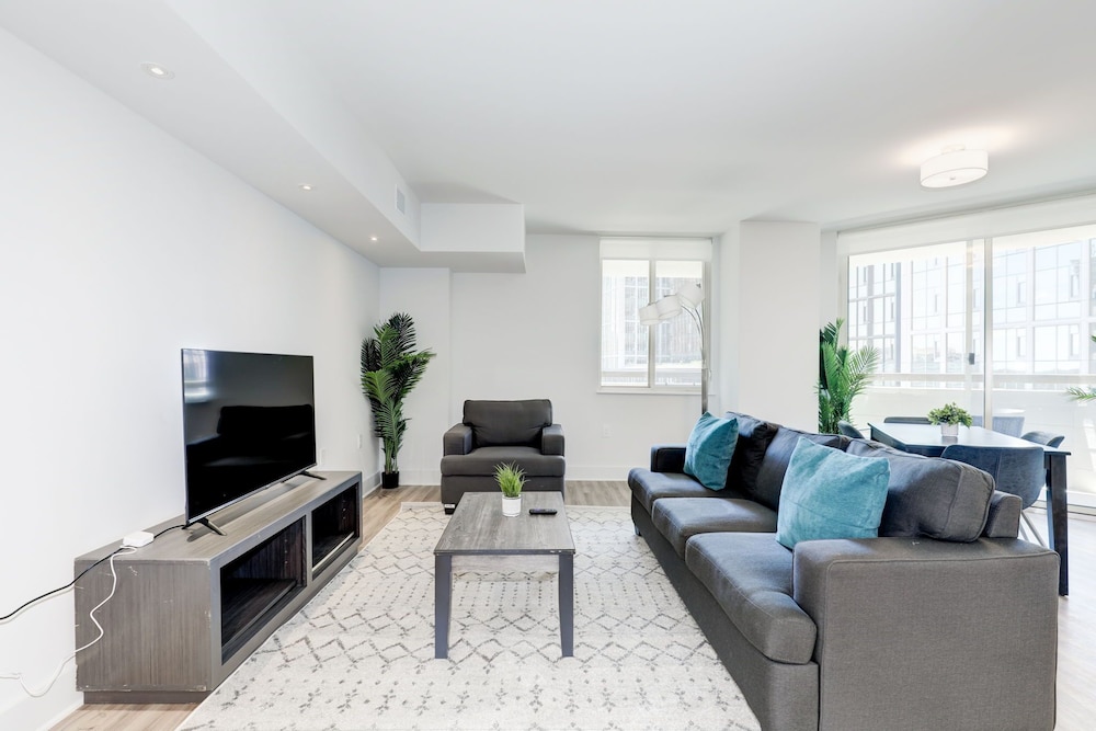 Elegant 2BR Apartment Minutes From DC