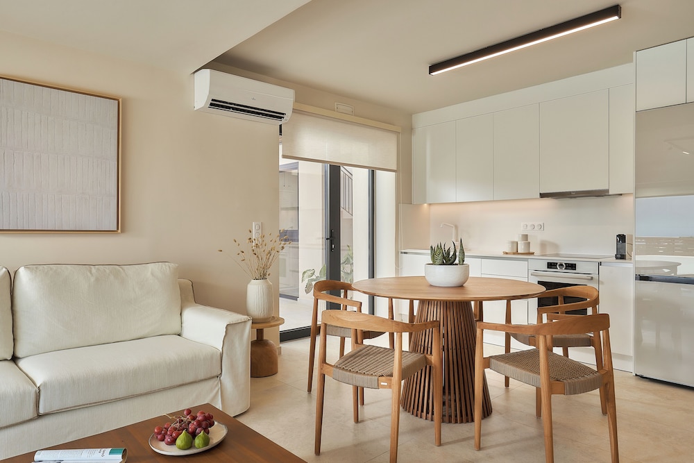 The Nook -luxury Living at the Edge of Tranquility