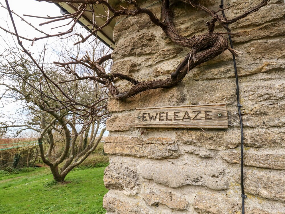 Eweleaze