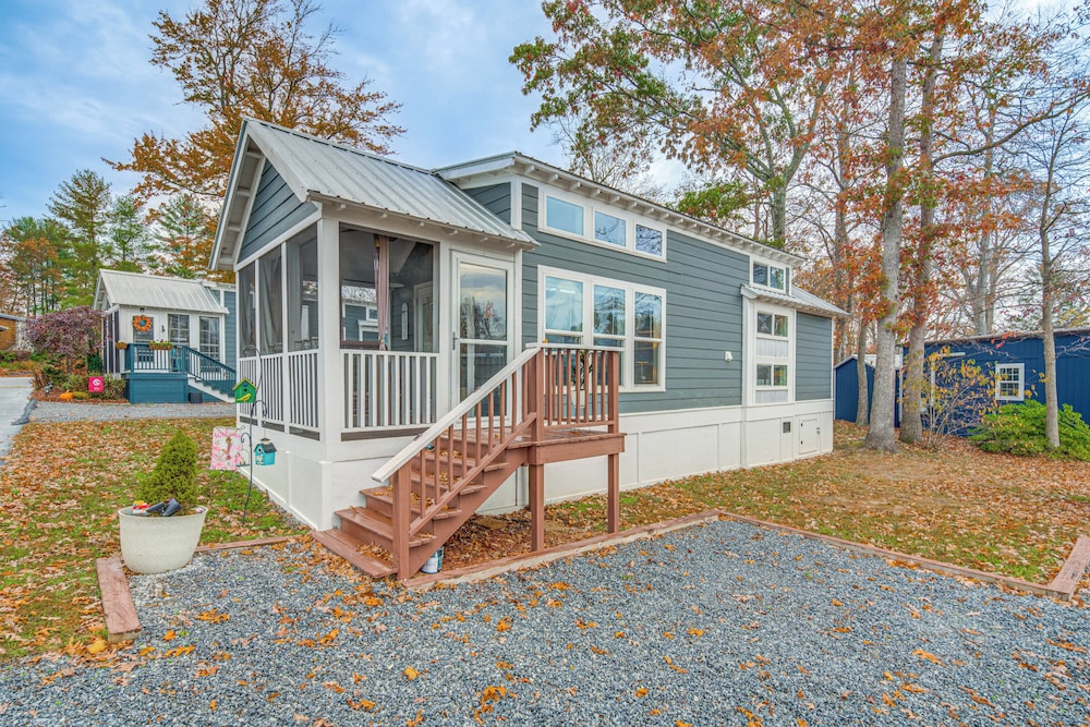 Tiny Home in Flat Rock: Easy Access to I-26!