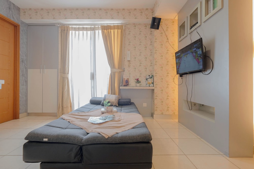 2Br Apartment Connected To Mall At Cinere Bellevue Suites