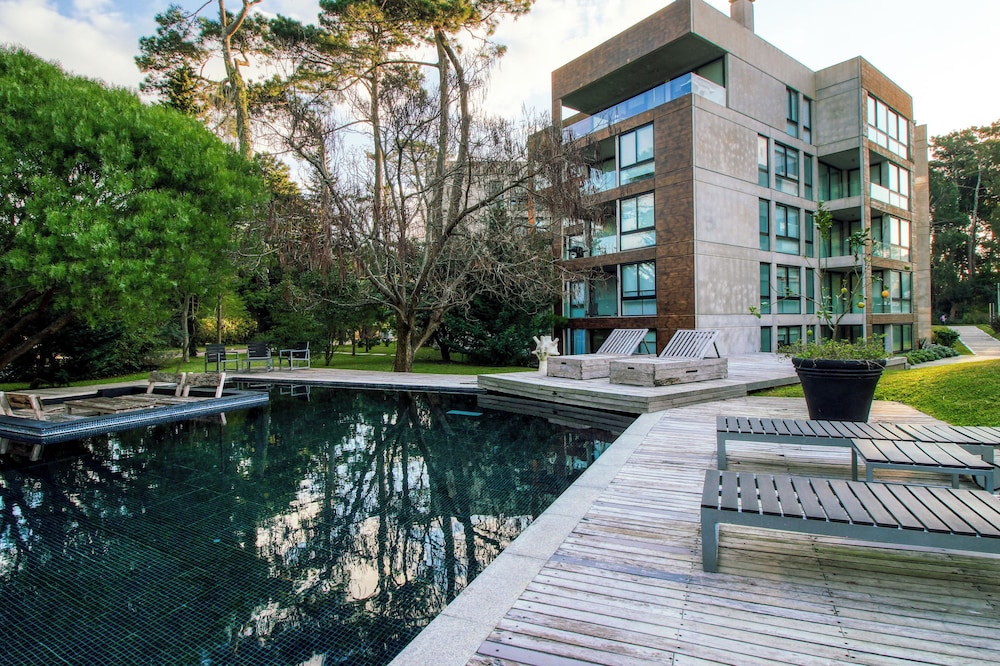 Oceana Suites Be House