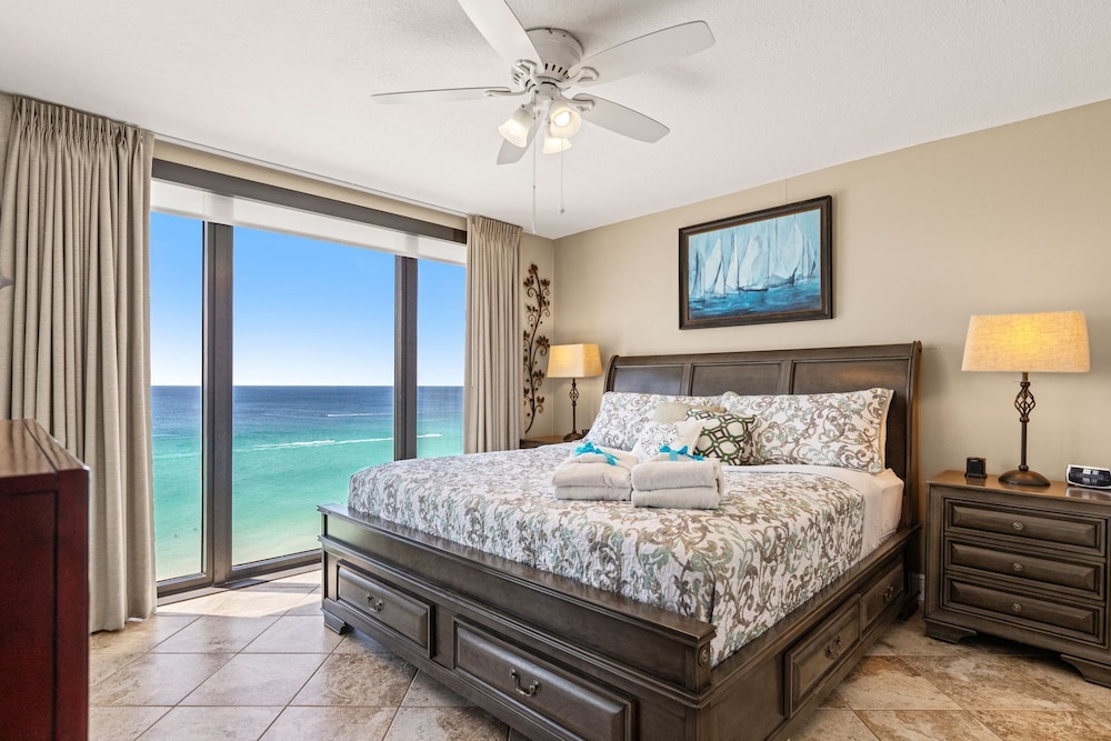 It Doesnt Get Any Better Than This! 2BR 2BA Sleeps 8 Beachfront!