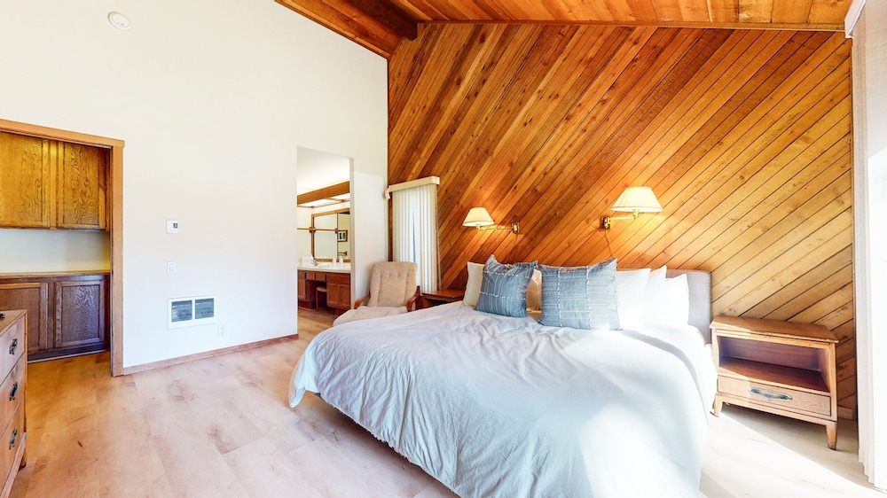 Snowcreek I #52 4 Bedroom Condo by RedAwning view 3