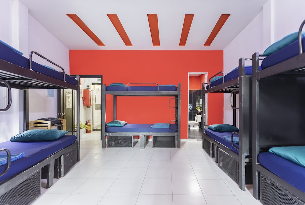 Hangout Hostel HCM