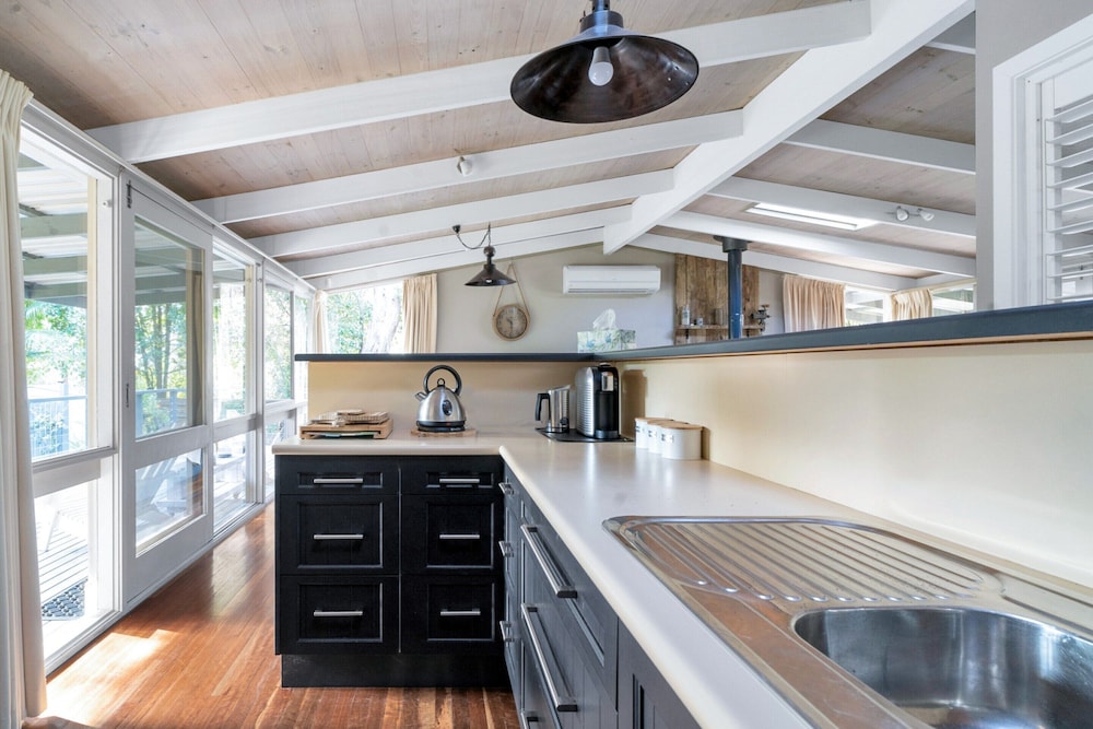 Secluded 3-bed Retreat Moments to the Beach