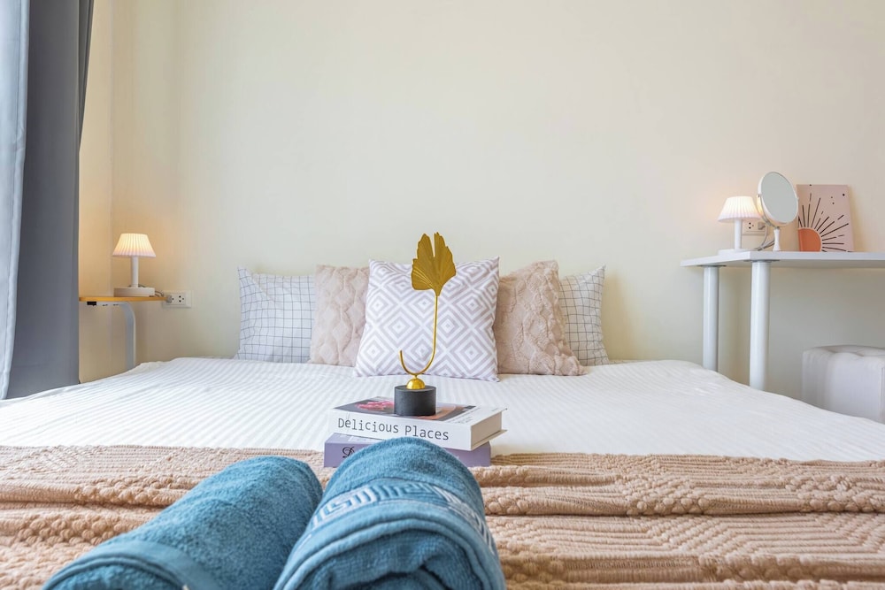 2BR 7 Mins Walk to BTS Bill Included
