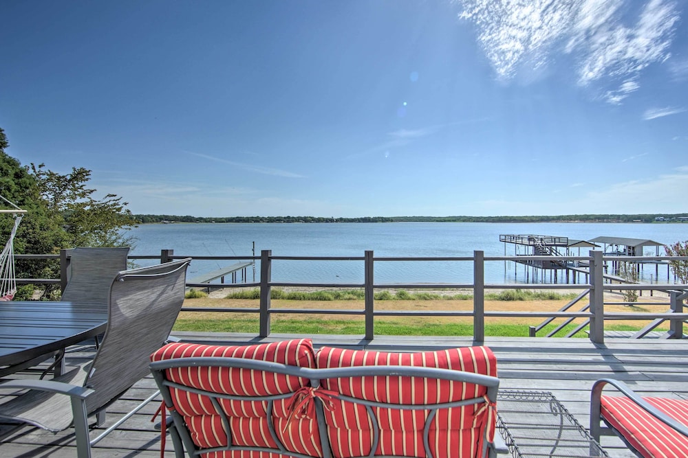 Modern Cedar Creek Lake Retreat w/ Panoramic View! view 4