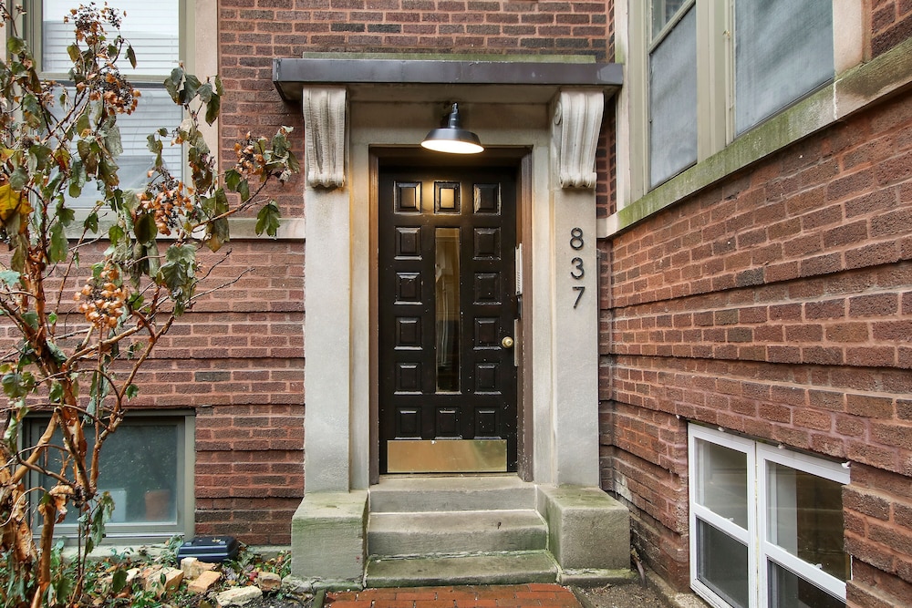 2BR Aesthetic Apt - Barry 37-GB
