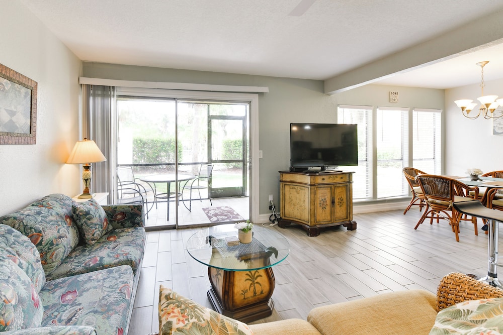 3 Mi to Siesta Key Beach: Condo w/ Heated Pool!