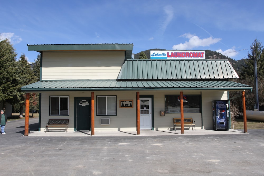 Lakeside Resort and Motel