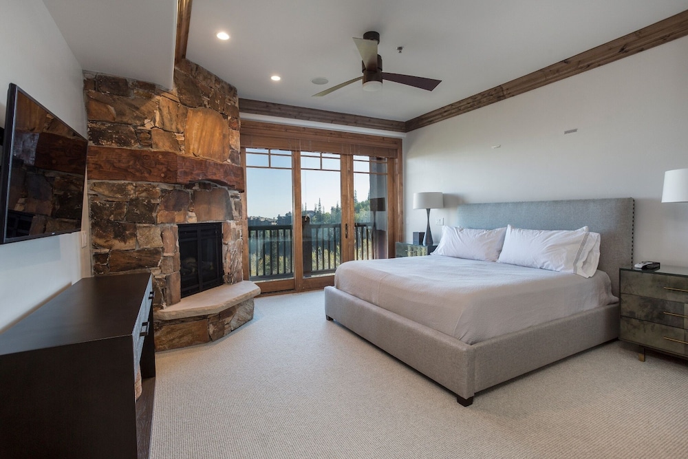Grand Lodge - 3-Bedroom Deluxe #408 - Ski-in/out 3 Condo