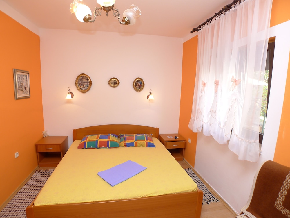 Apartment for six Persons With 3 Bedrooms and Partial sea View view 2