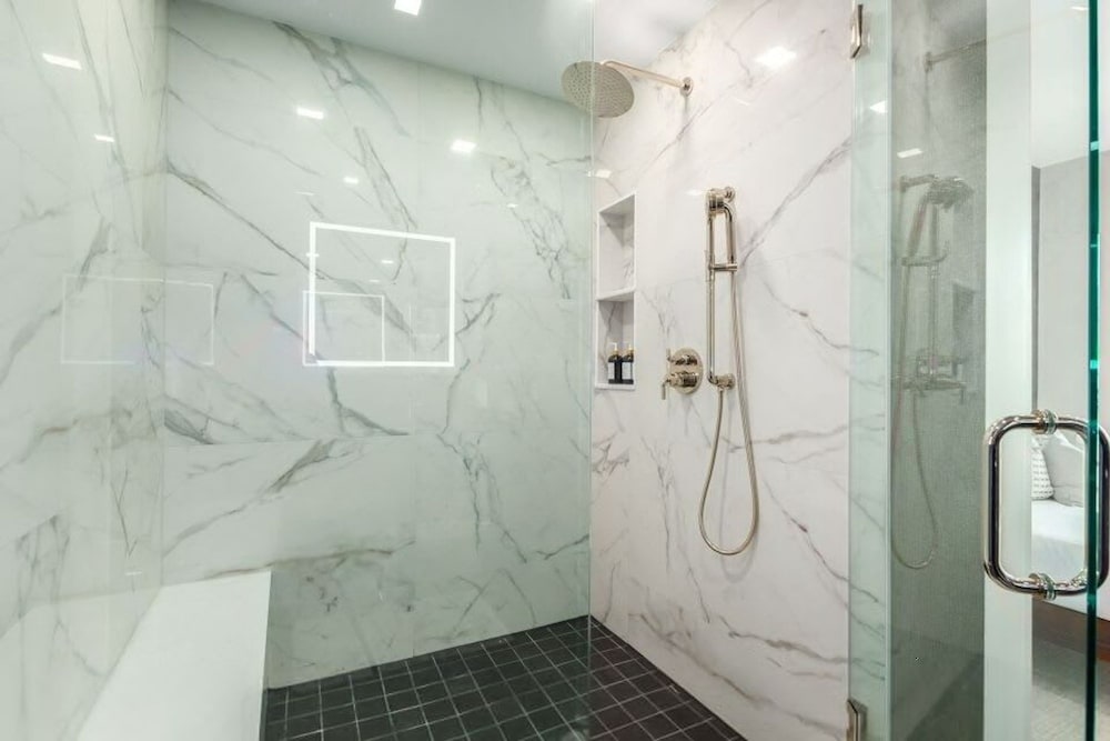 LUX Penthouse Old Town Walkable Gym Mtn Views