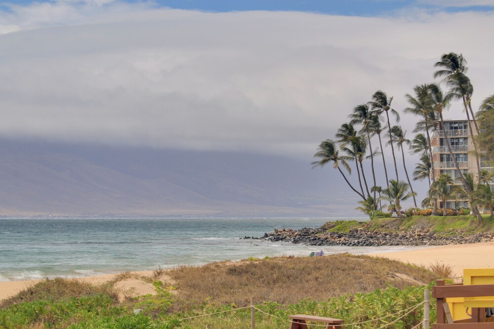 Kihei Condo w/ Pool Access & Lanai, Walk to Beach!