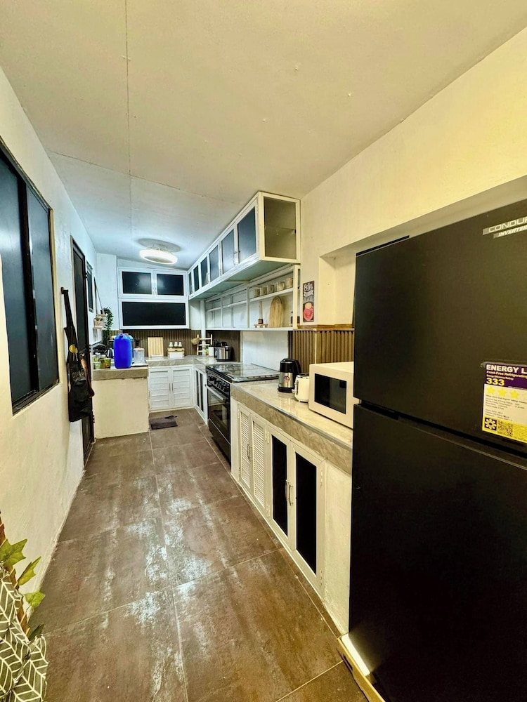 Cozy Holiday Home in San Pablo City for Groups of 8-10