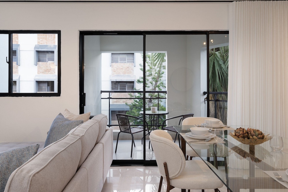 Plaza Colonial Residence By YellowKey