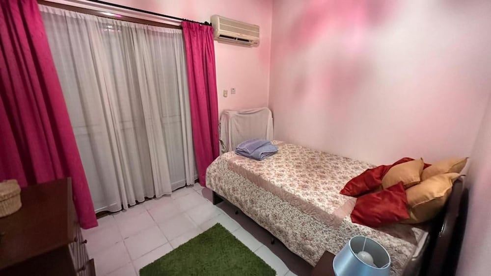 Villa - Private Pool, Free Parking & pet Friendly