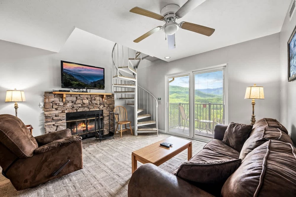 Sleeps 6 Mountain Views Heated Pool Playground