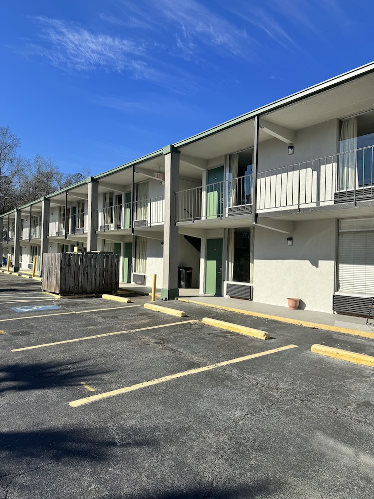 Milledgeville Vacations - Heritage Inn Milledgeville GA - Property Image 2