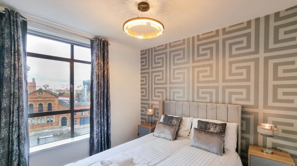 Luxury Apartment Canal View Castlefield - Parking view 4
