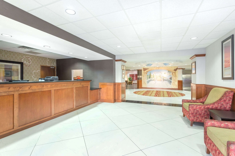 Hawthorn Extended Stay by Wyndham Kingsland view 3